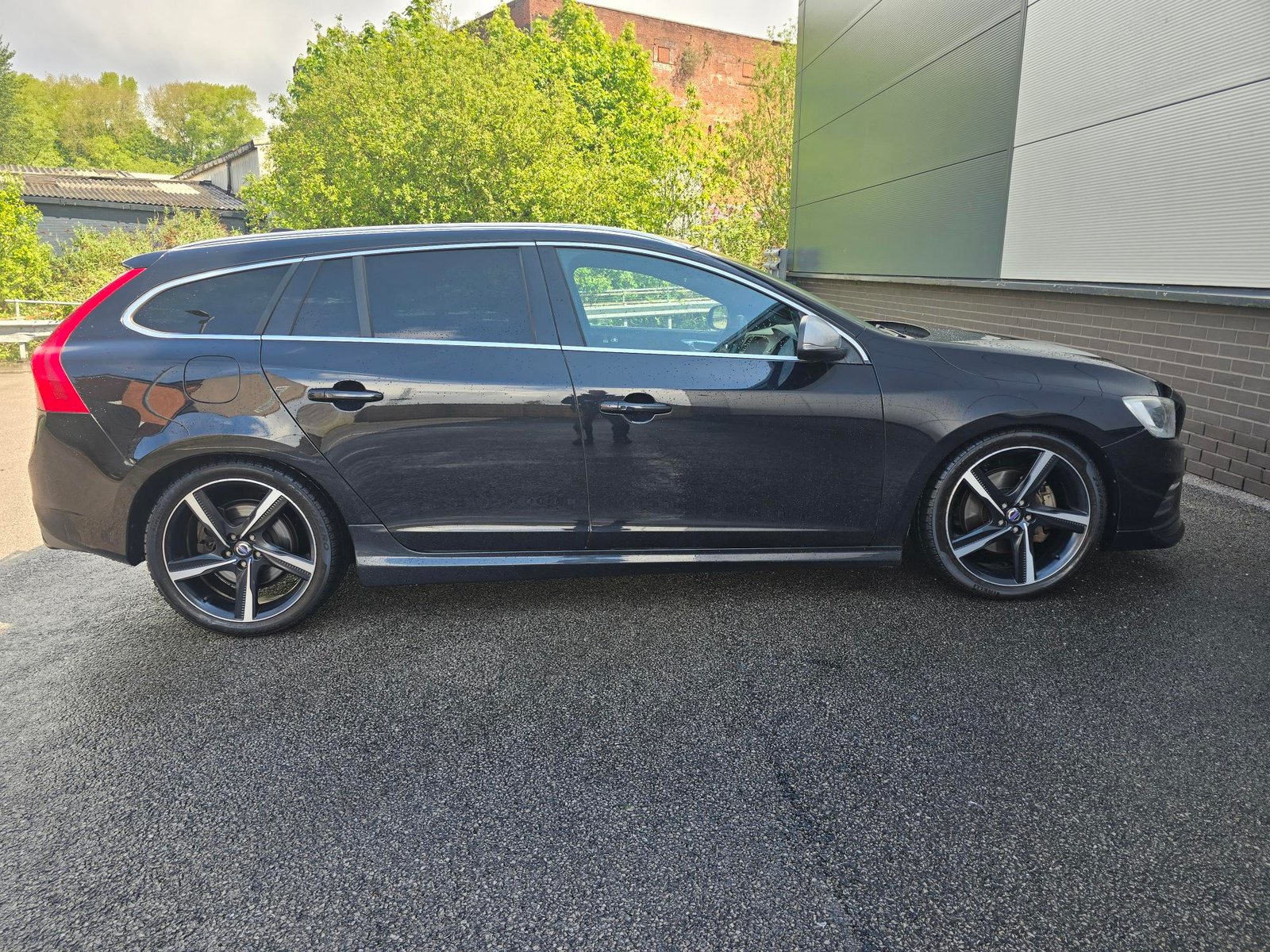 2015 Volvo V60 3.0 T6 R-Design Lux Nav Estate 5dr Petrol Geartronic AWD Euro 5 (304 ps)
