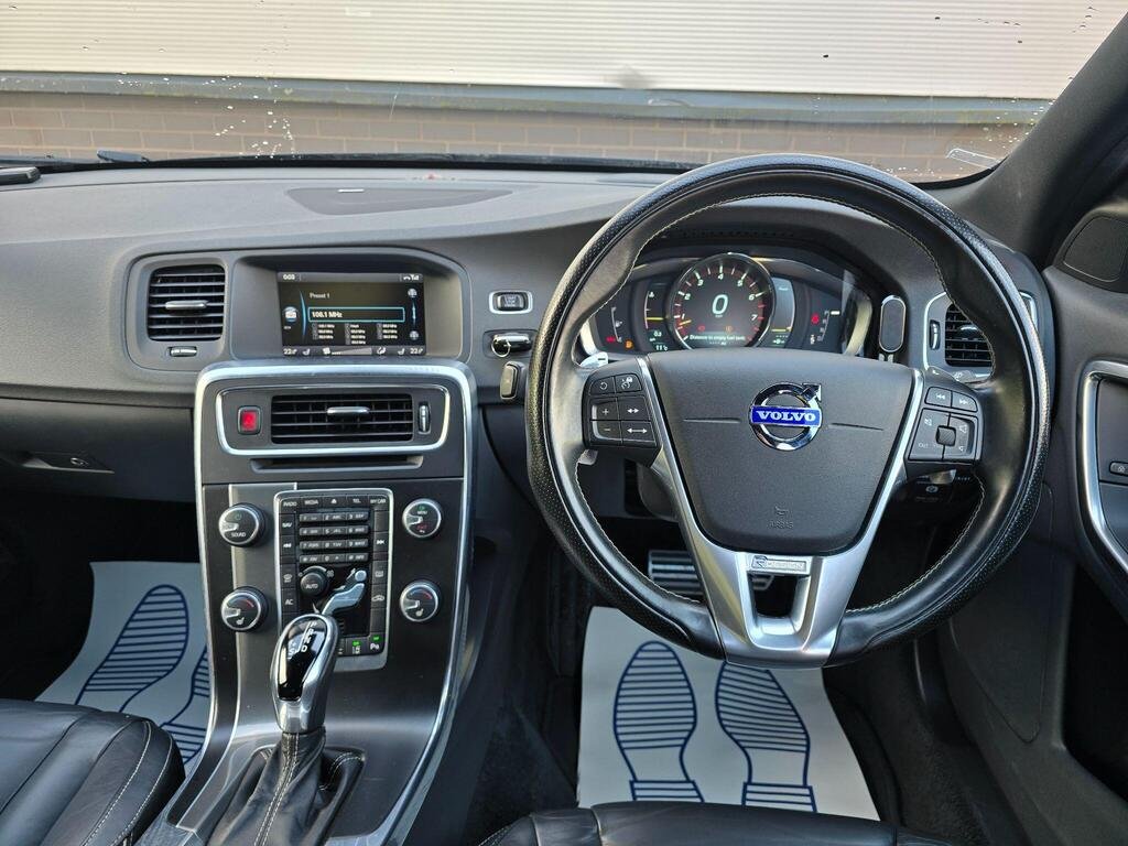 2015 Volvo V60 3.0 T6 R-Design Lux Nav Estate 5dr Petrol Geartronic AWD Euro 5 (304 ps)